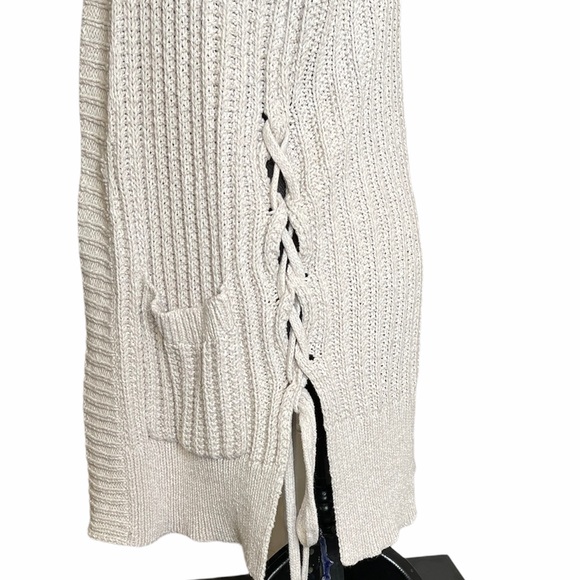 Cardigan sweater. - Picture 5 of 7